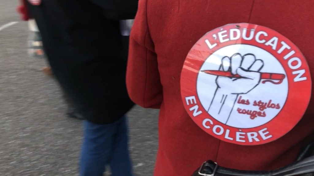 Les stylos rouges manifestent au collège Robert Doisneau à Sarralbe