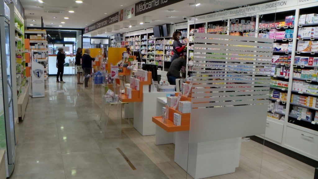 Des masques non-sanitaires en pharmacie