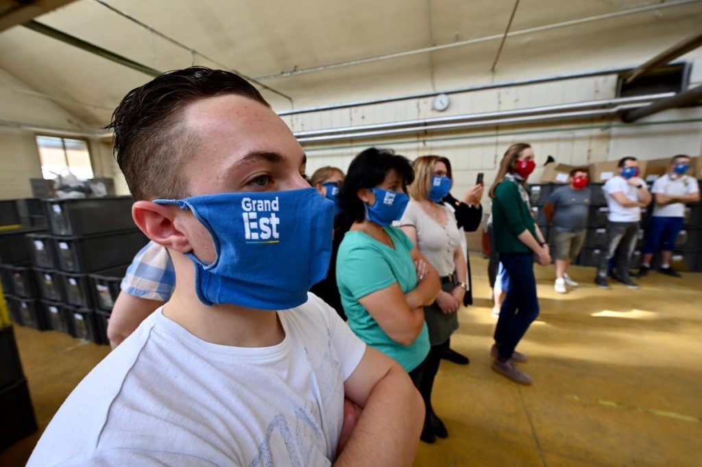 Des masques pour les lycéens