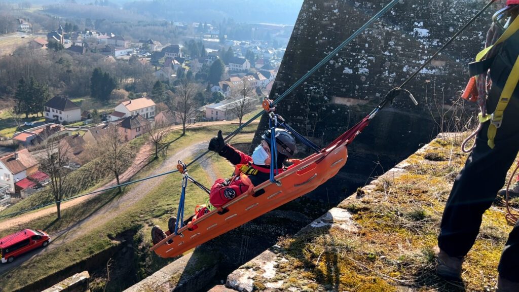 Sapeurs-pompiers : le GRIMP de Paris en manœuvre à la Citadelle de Bitche