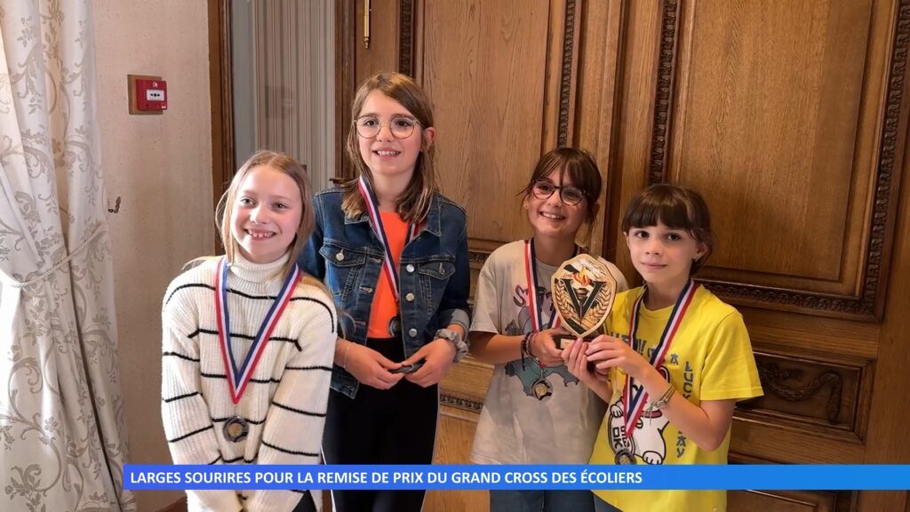 Larges sourires pour la remise de prix du Grand Cross des Écoliers