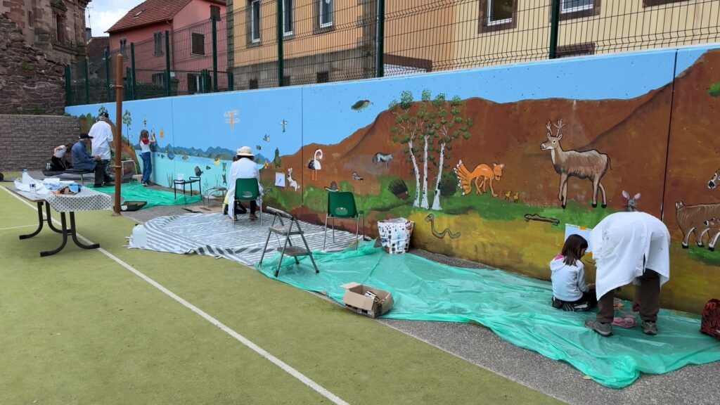 Les élèves de l’école élémentaire de Lemberg réalisent une grande fresque