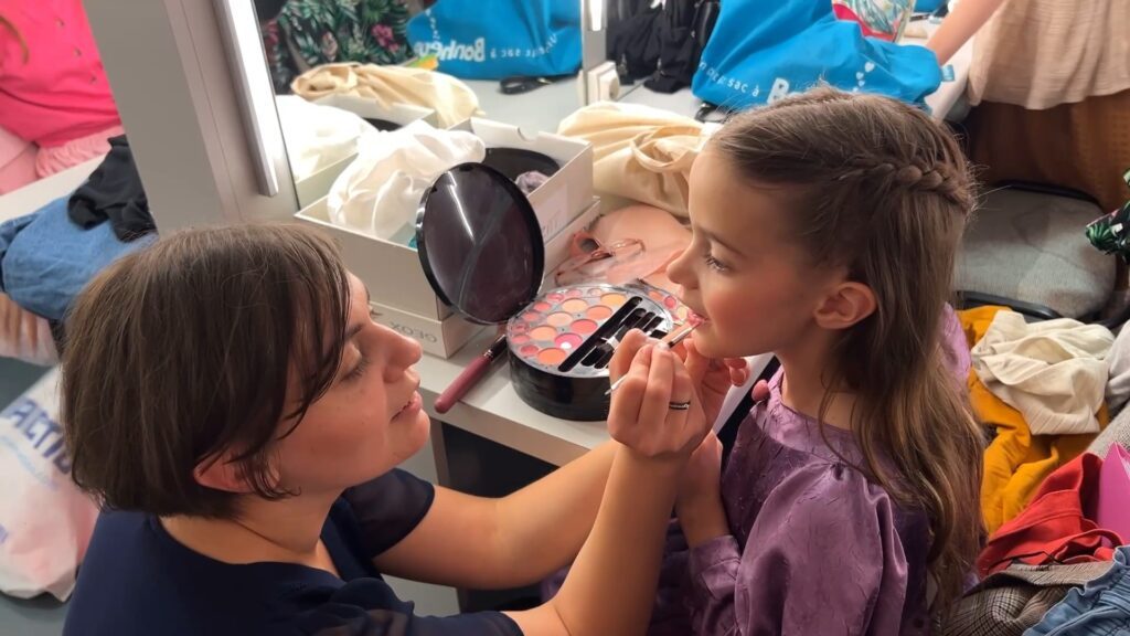 En coulisse avec les jeunes comédiens de Margot Gauer