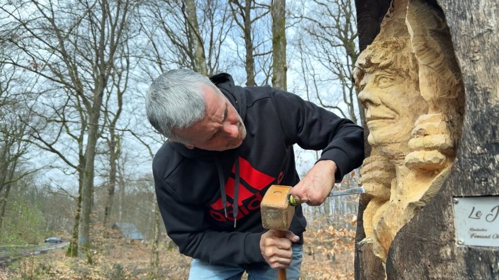 Le sculpteur qui transforme les arbres en œuvres d’art