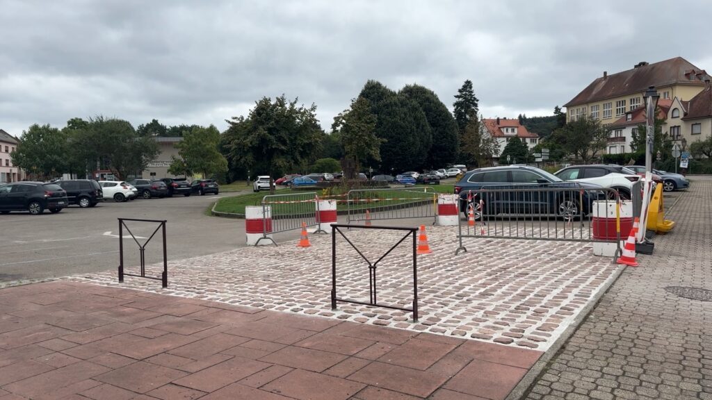 Des pavés remplacés sur la place Robert Schuman