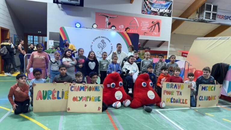 Rencontre entre une championne paralympique et des écoliers