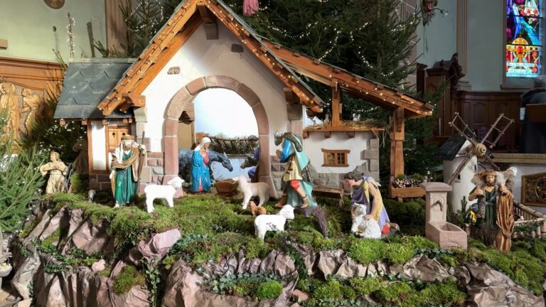 La crèche se dresse dans l’église de Walschbronn