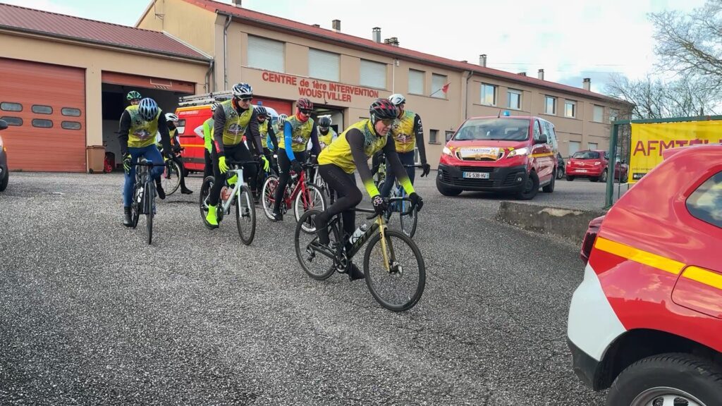 Les sapeurs-pompiers de Moselle pédalent 240 km pour le Téléthon