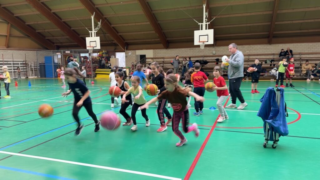 Une après-midi dédiée au basket avec « Kinder Joy of moving »