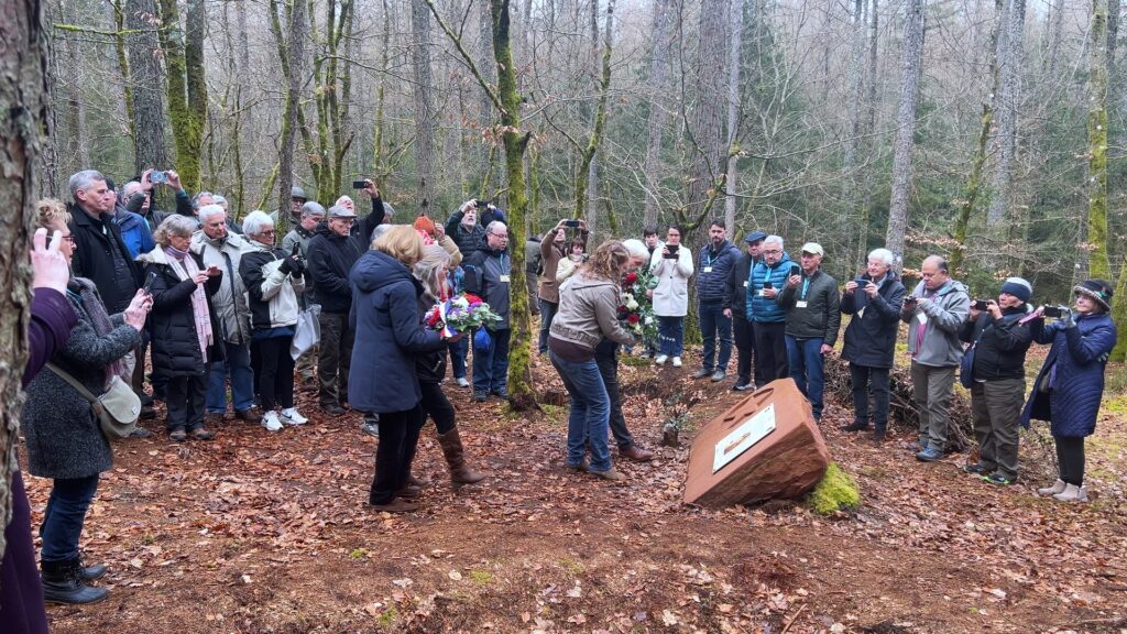 Les familles de vétérans font une halte au mémorial Francis Wayte