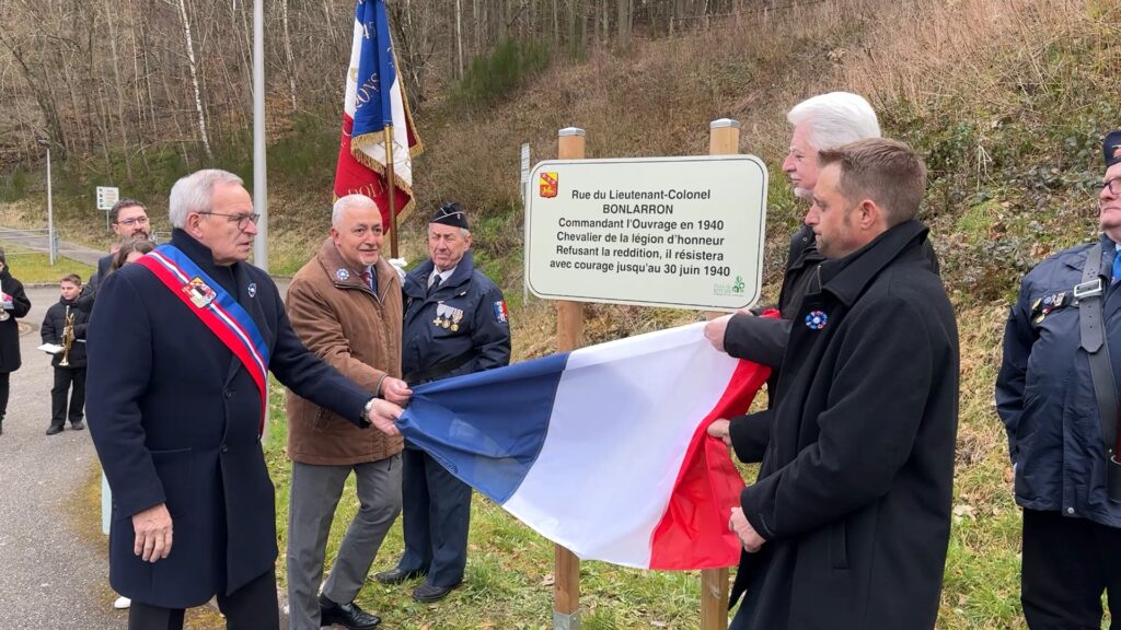 La rue menant au Simerhof baptisée en mémoire du Lieutenant-Colonel Bonlarron